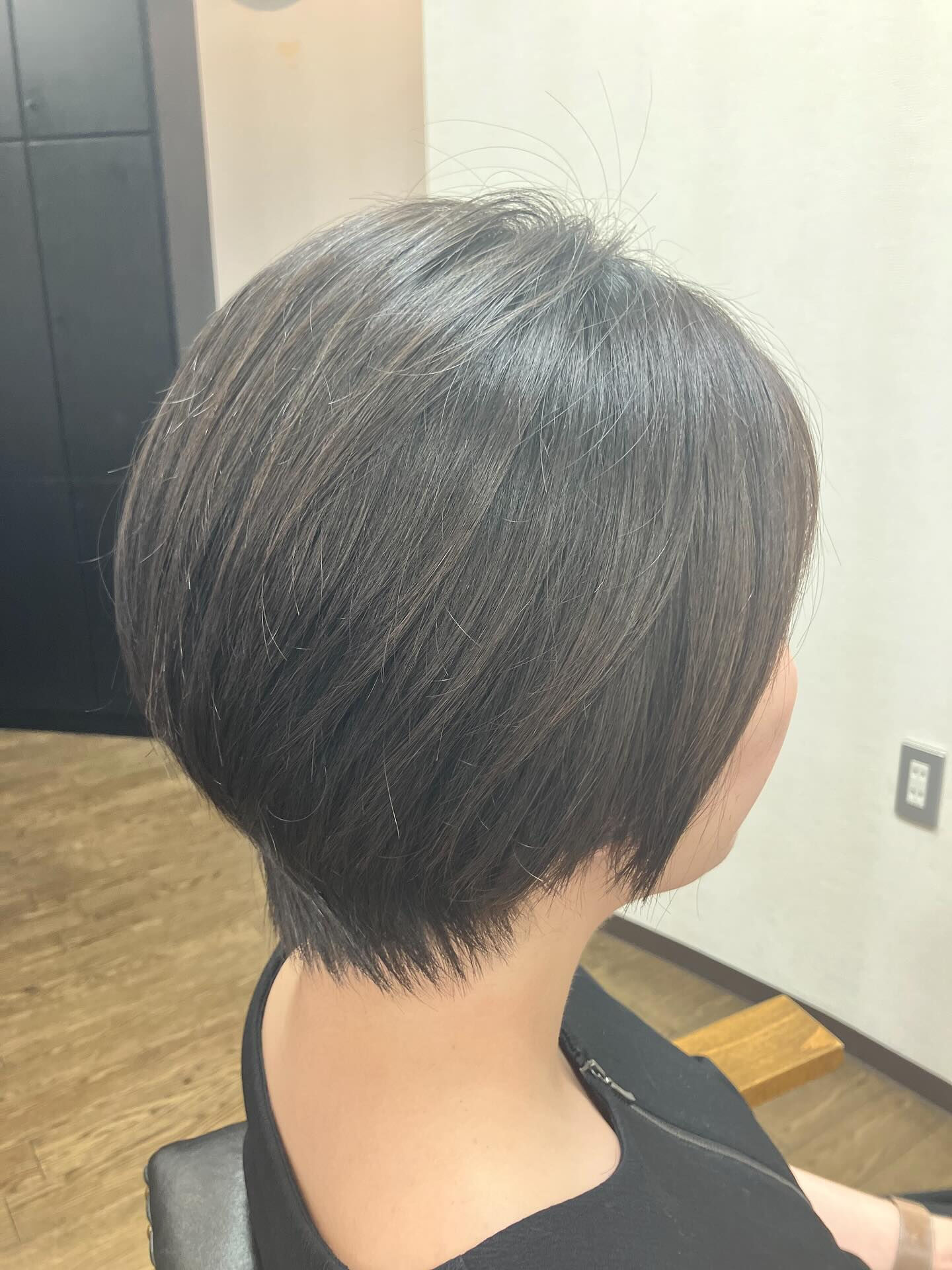 暑い日はボブからサッパリショートヘアスタイルにスタイルチェン